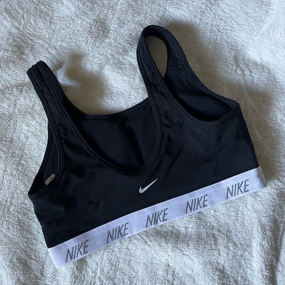 Nike black sports bra - Picture 2 of 5